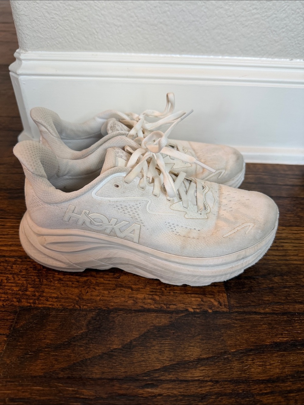 Women's size 6 White Clifton 10 Hokas